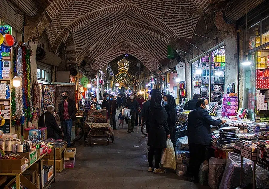 بازار تهران و معماری تاریخی در شب